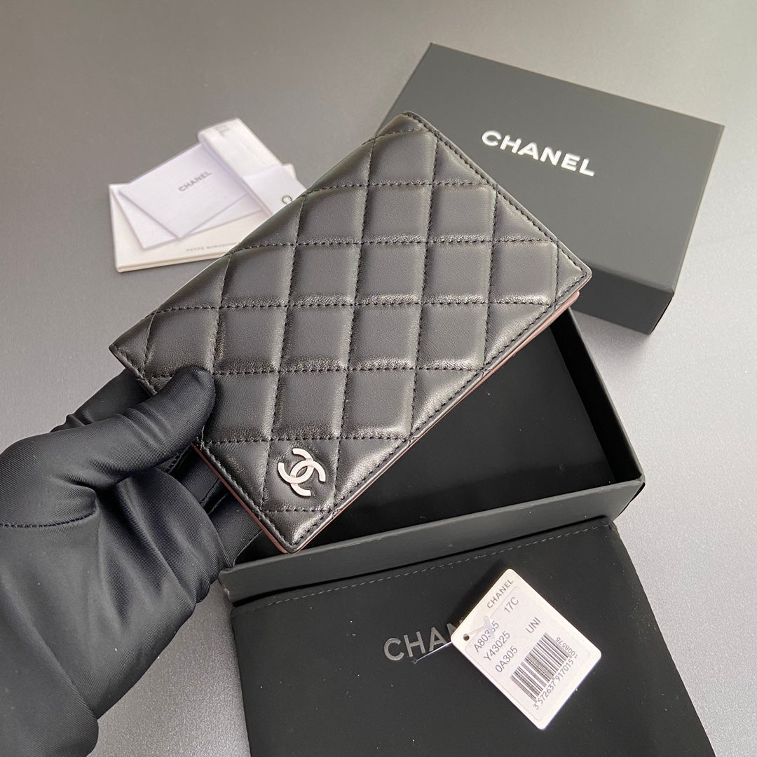 CCパスポート 10cm ブラック ラムスキン シルバー金具