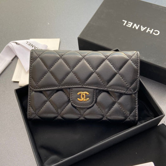 Portefeuille CC 15 cm en cuir d'agneau noir et finitions dorées
