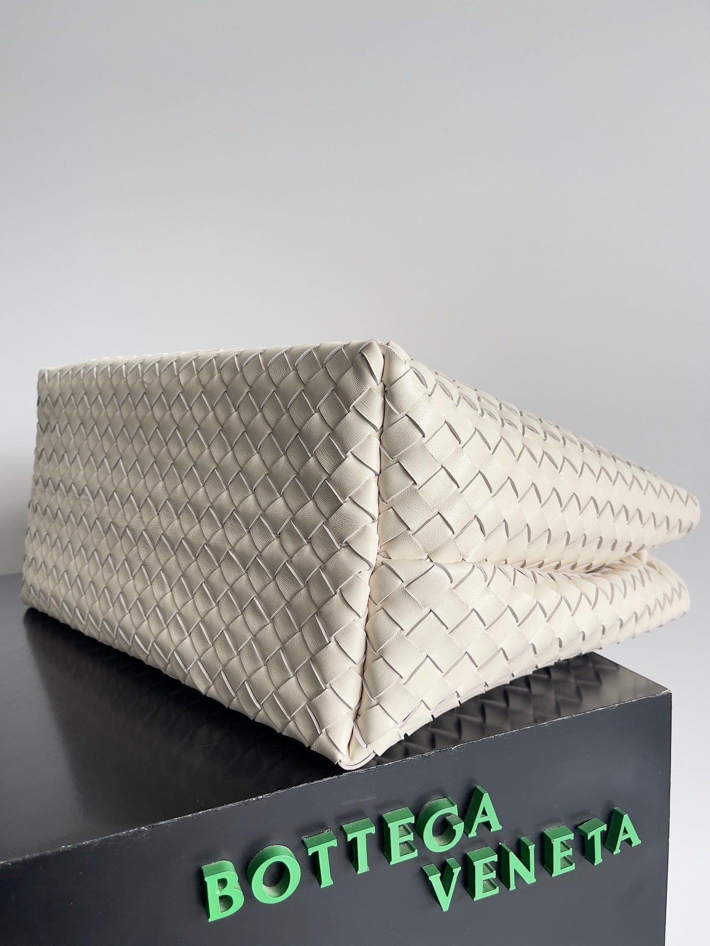 BV Large Andiamo 45 In Cream Lambskin Ghw 209096
