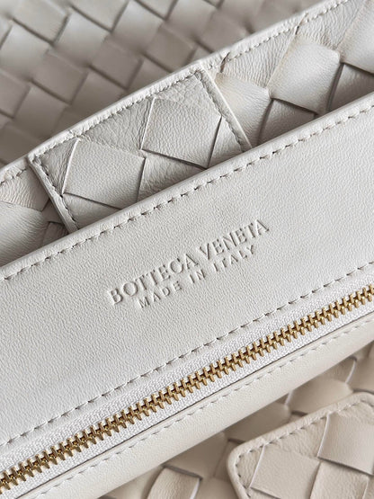 BV Large Andiamo 45 In Cream Lambskin Ghw 209096