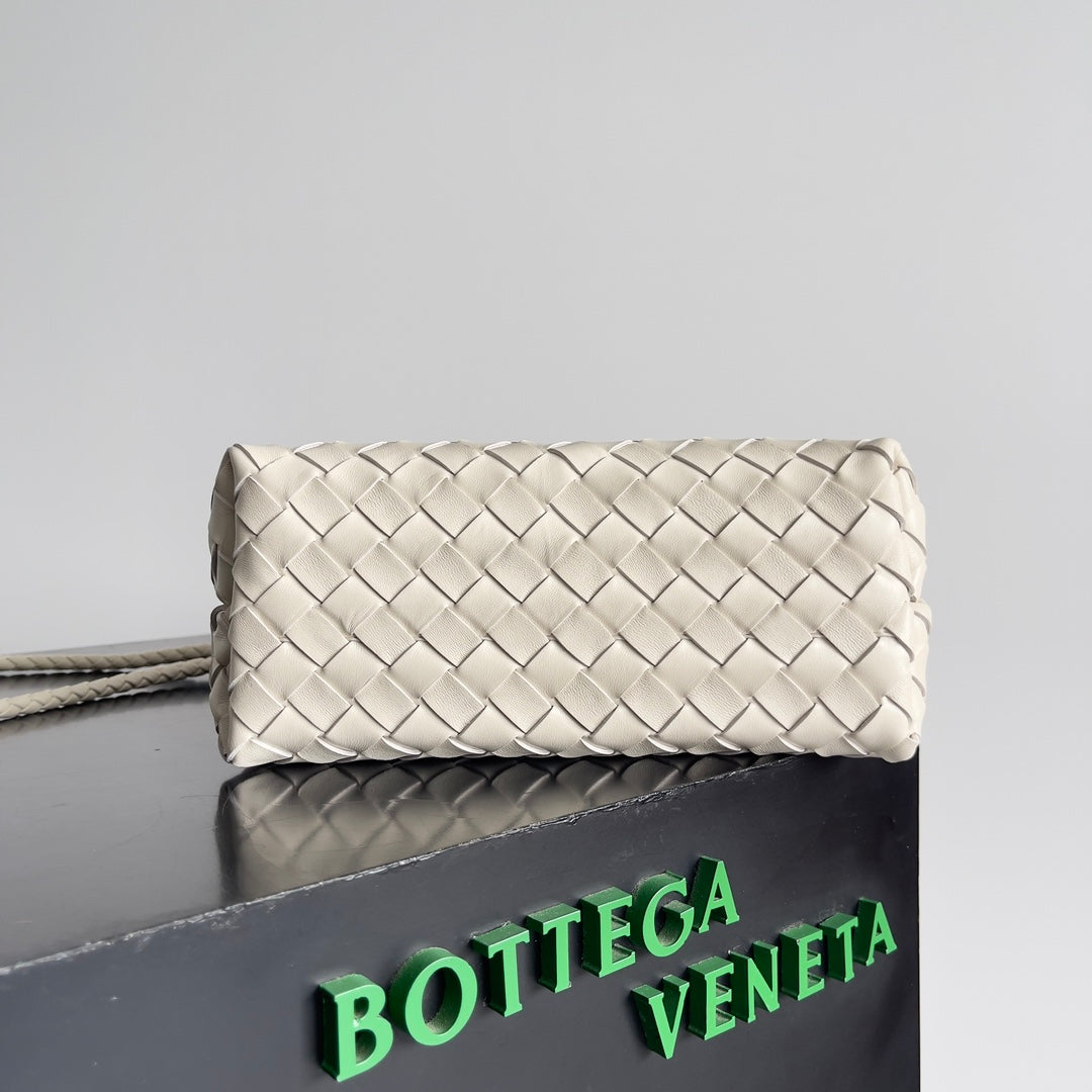 BV Small Andiamo 25 en cuir d'agneau crème Ghw 249677
