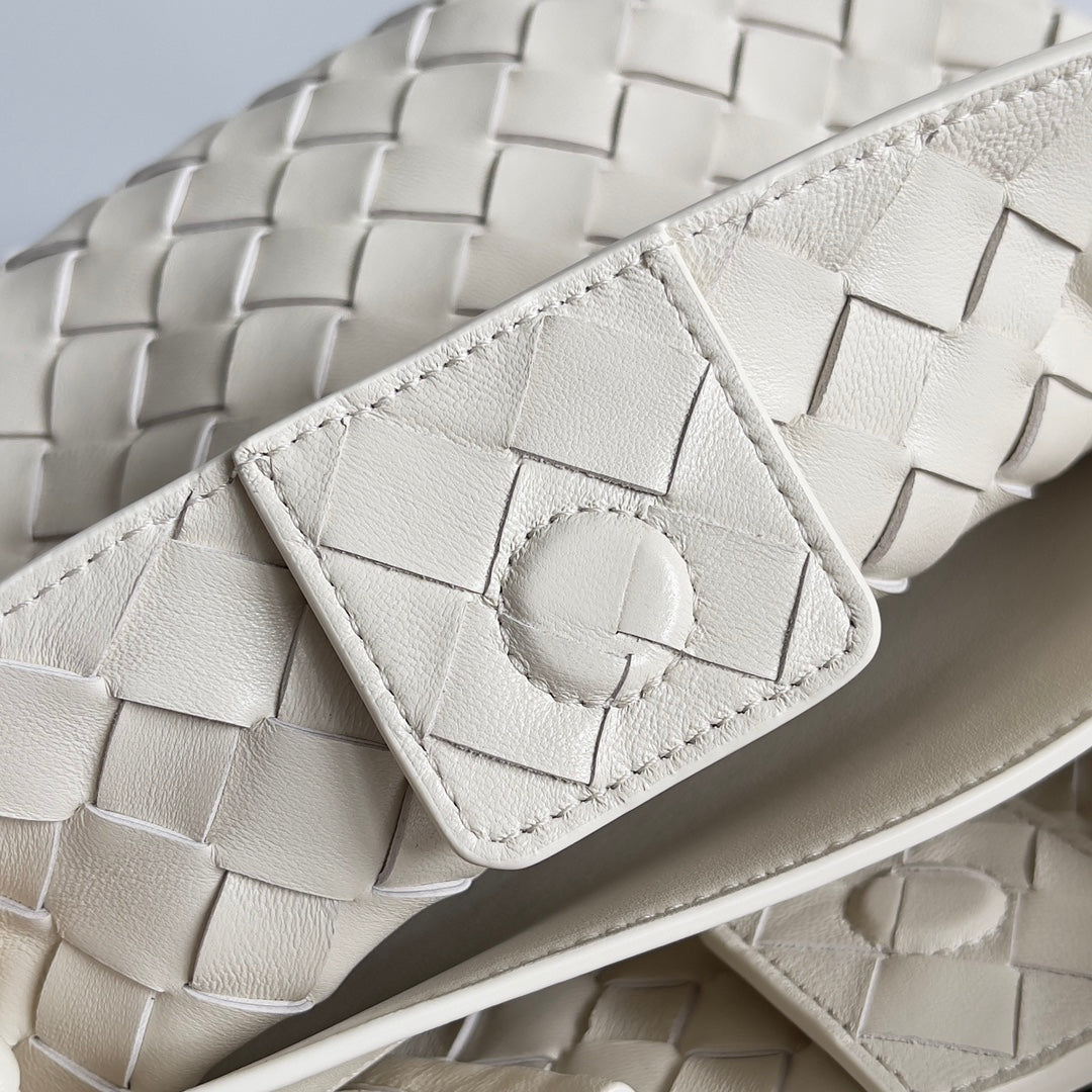 BV Small Andiamo 25 en cuir d'agneau crème Ghw 249677