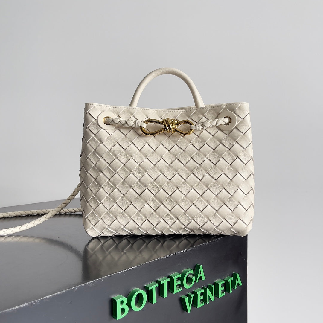 BV Small Andiamo 25 en cuir d'agneau crème Ghw 249677