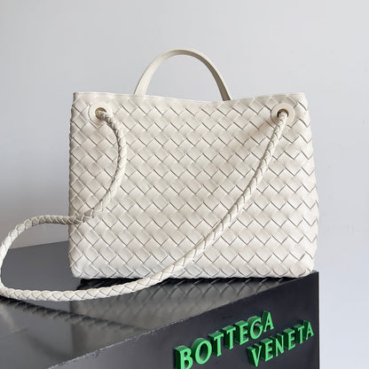 BV Medium Andiamo 32 en cuir d'agneau crème Ghw 209094