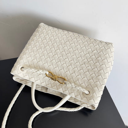 BV Medium Andiamo 32 en cuir d'agneau crème Ghw 209094