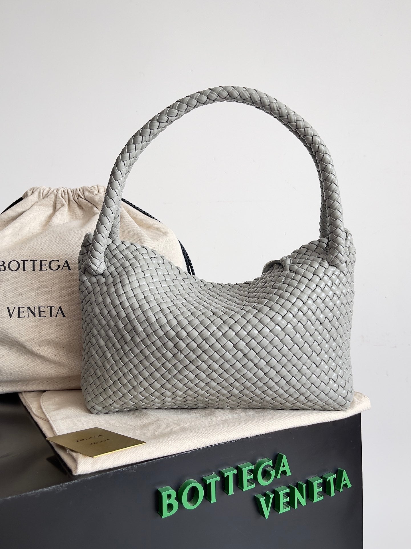 Sac BV Tosca 27 en cuir de veau gris 209074, meilleure version