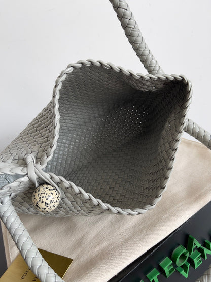 Sac BV Tosca 27 en cuir de veau gris 209074, meilleure version
