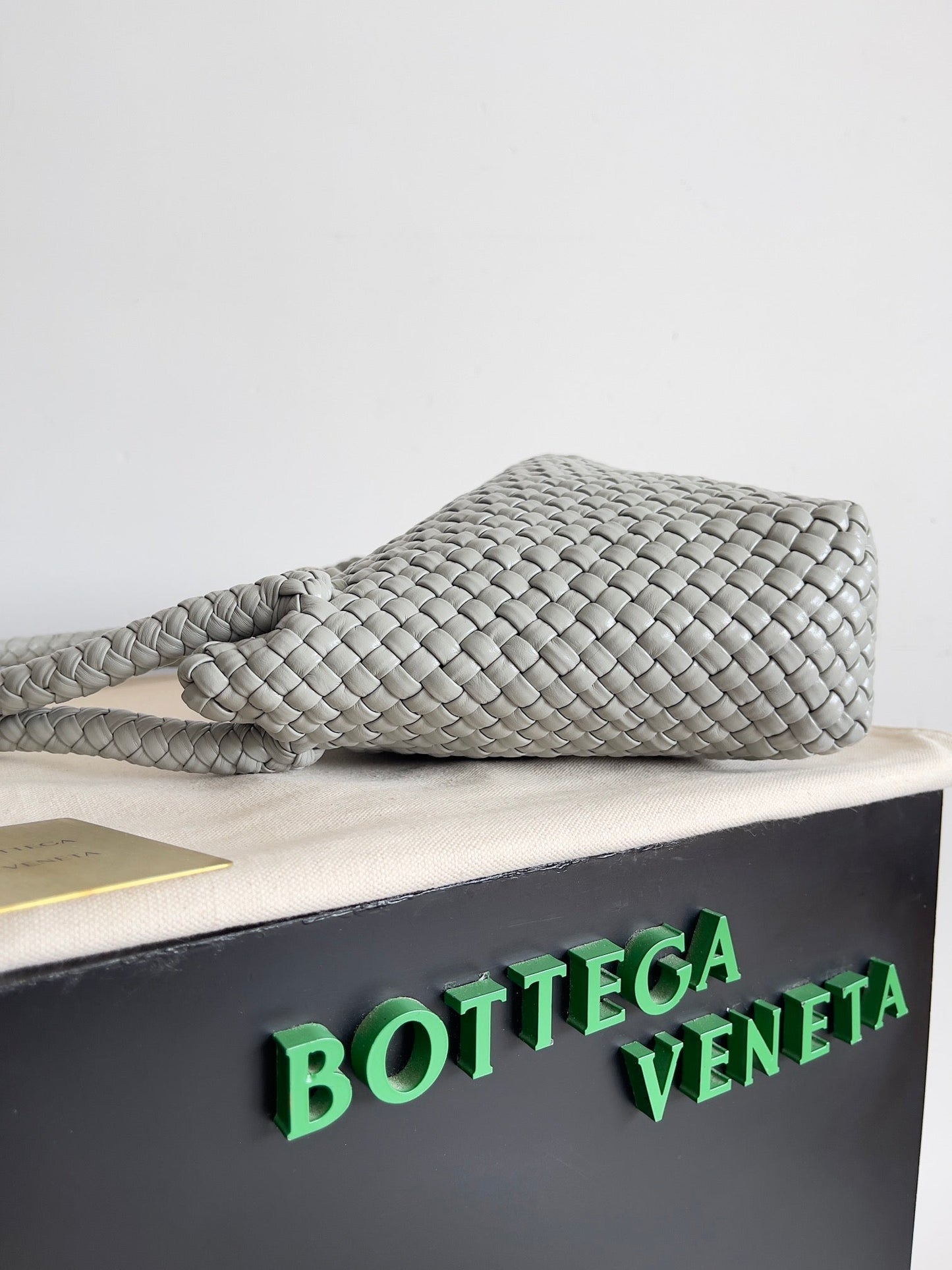 Sac BV Tosca 27 en cuir de veau gris 209074, meilleure version
