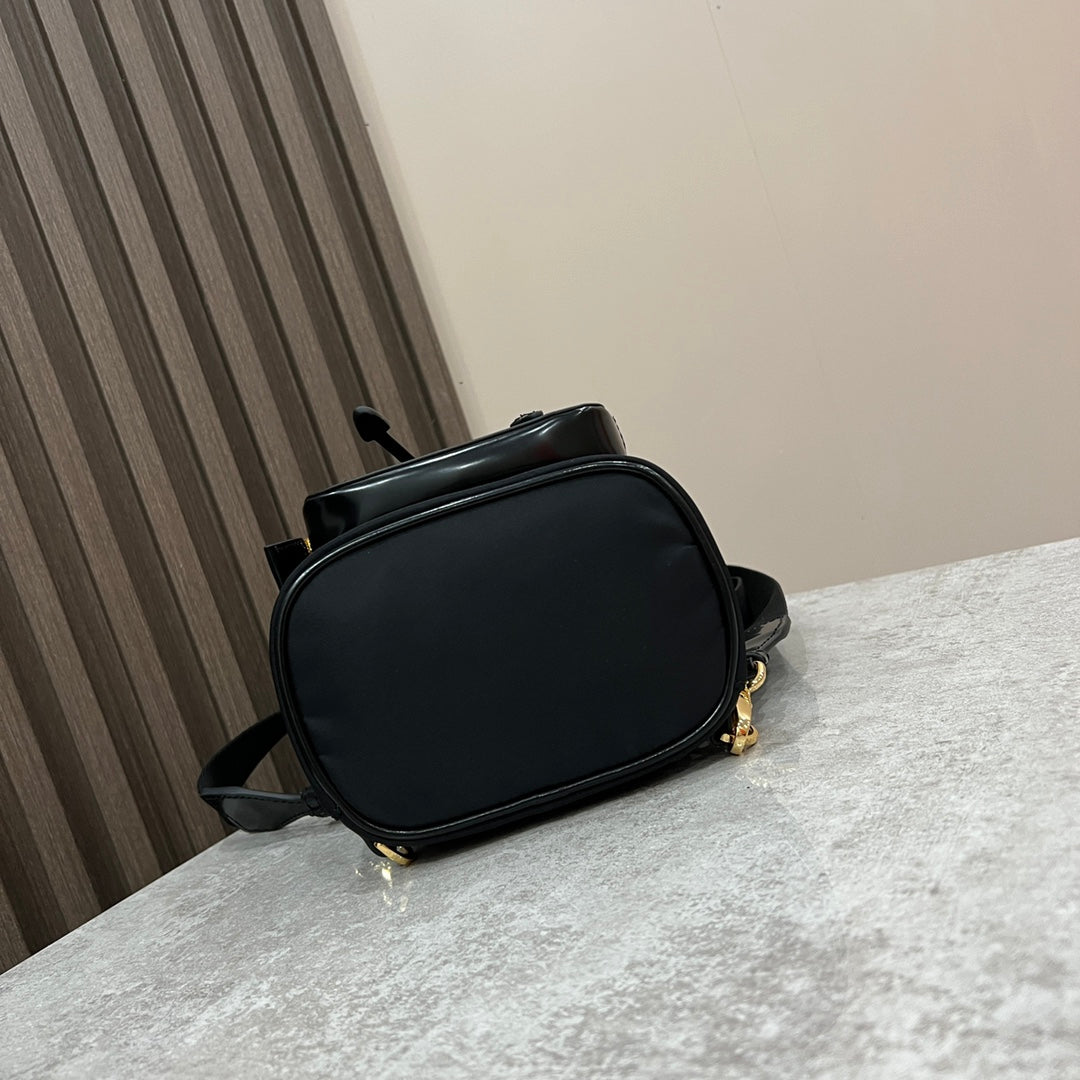 ミニバックパック 18インチ ブラック REナイロンと光沢のあるカーフスキン ゴールド金具