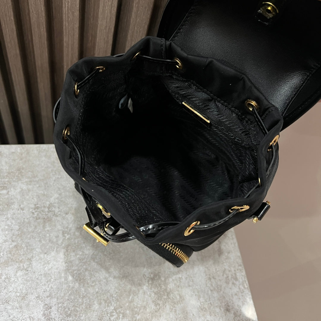 ミニバックパック 18インチ ブラック REナイロンと光沢のあるカーフスキン ゴールド金具