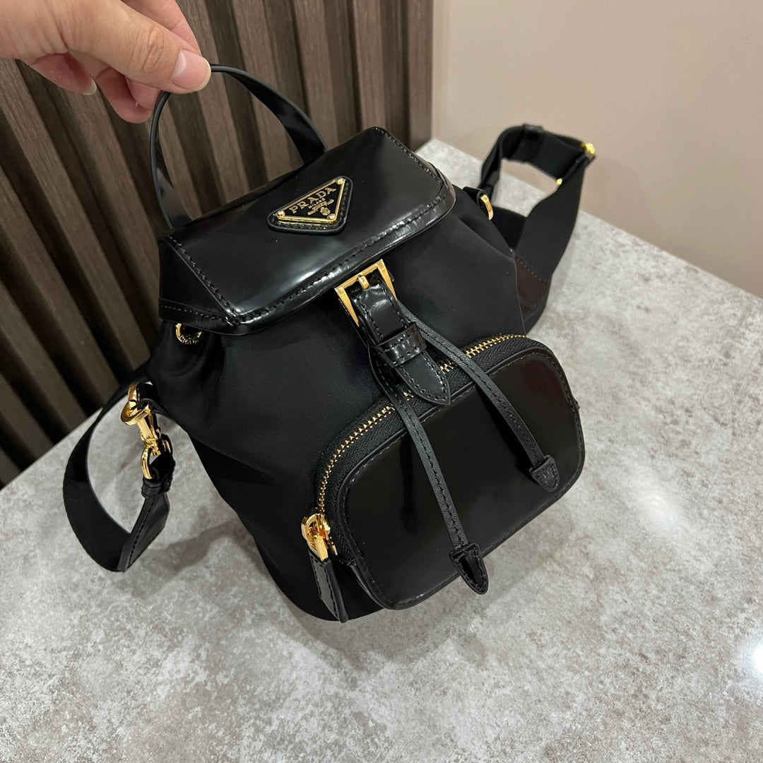 ミニバックパック 18インチ ブラック REナイロンと光沢のあるカーフスキン ゴールド金具