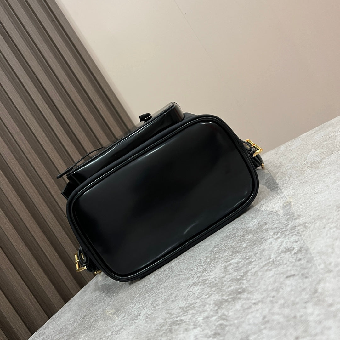 バックパック 25インチ ブラック REナイロンと光沢のあるカーフスキン ゴールド金具