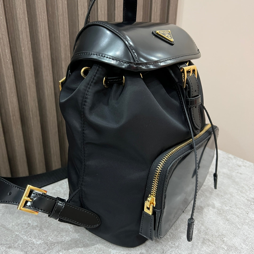 バックパック 25インチ ブラック REナイロンと光沢のあるカーフスキン ゴールド金具