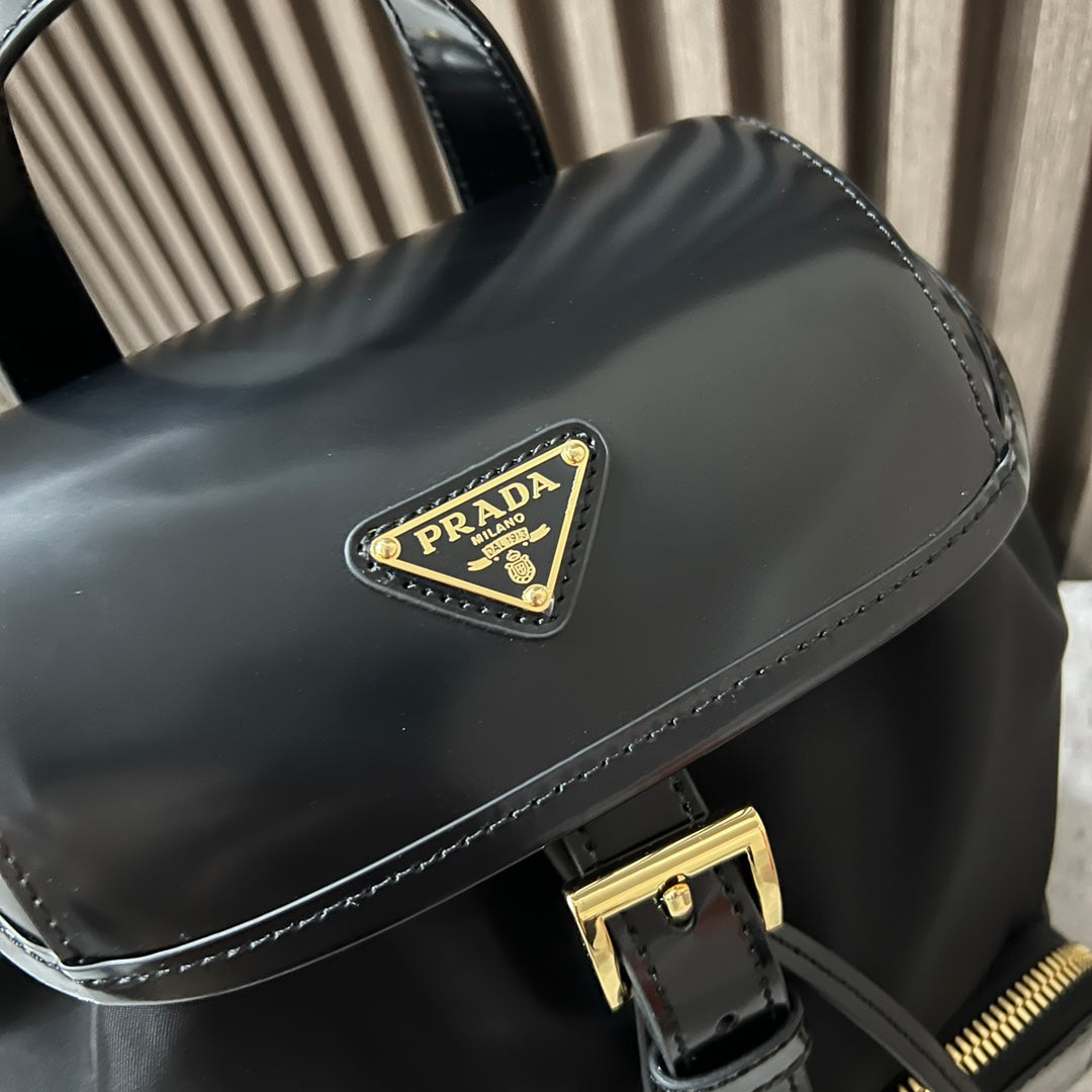 バックパック 25インチ ブラック REナイロンと光沢のあるカーフスキン ゴールド金具