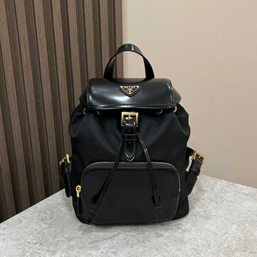 バックパック 25インチ ブラック REナイロンと光沢のあるカーフスキン ゴールド金具