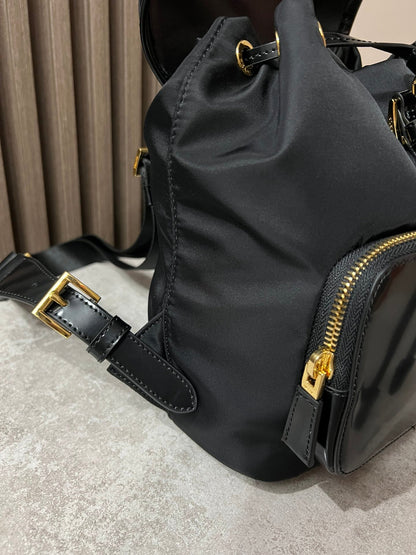 バックパック 25インチ ブラック REナイロンと光沢のあるカーフスキン ゴールド金具