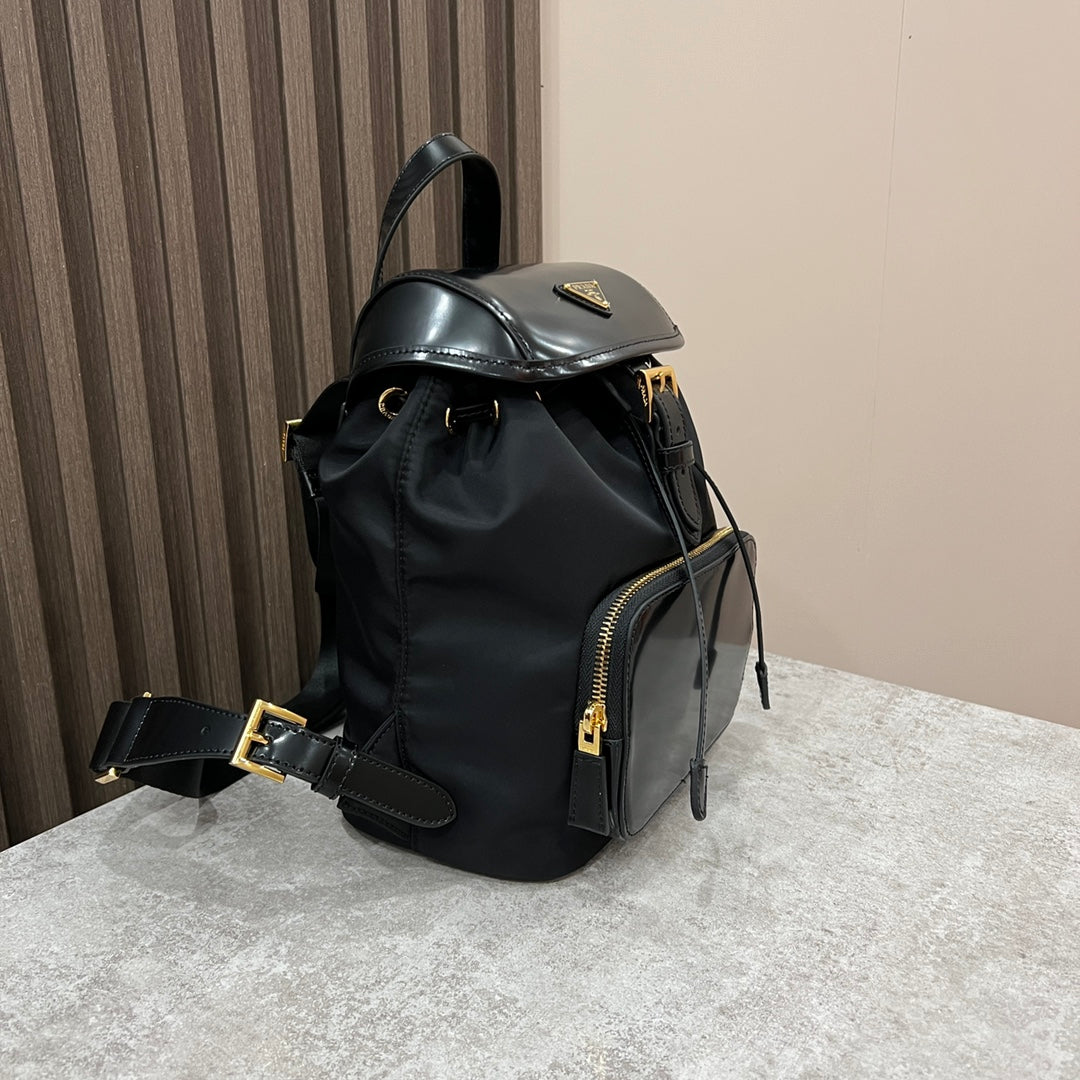バックパック 25インチ ブラック REナイロンと光沢のあるカーフスキン ゴールド金具