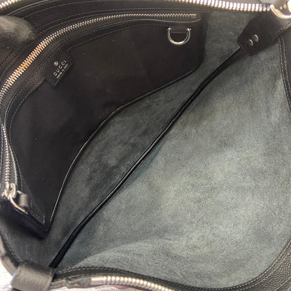 Sac bandoulière Body 40 en cuir de veau noir, accessoires argentés