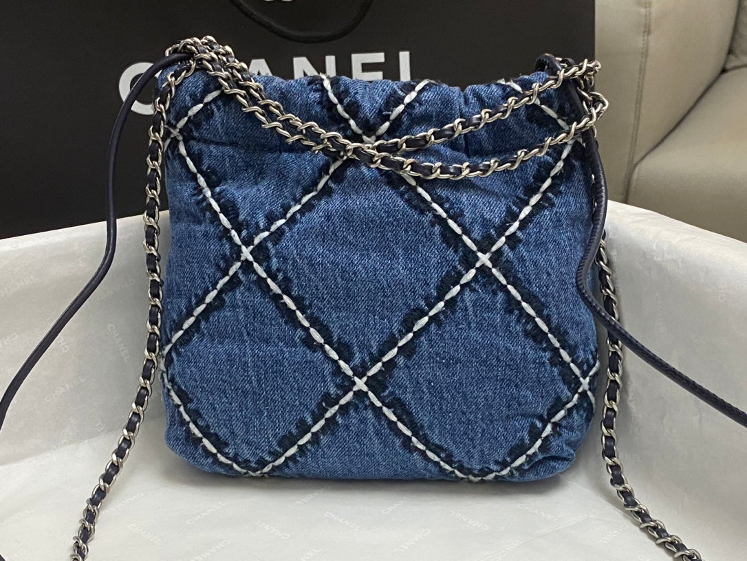 Sac à main CC HOBO 20 cm en denim avec quincaillerie argentée