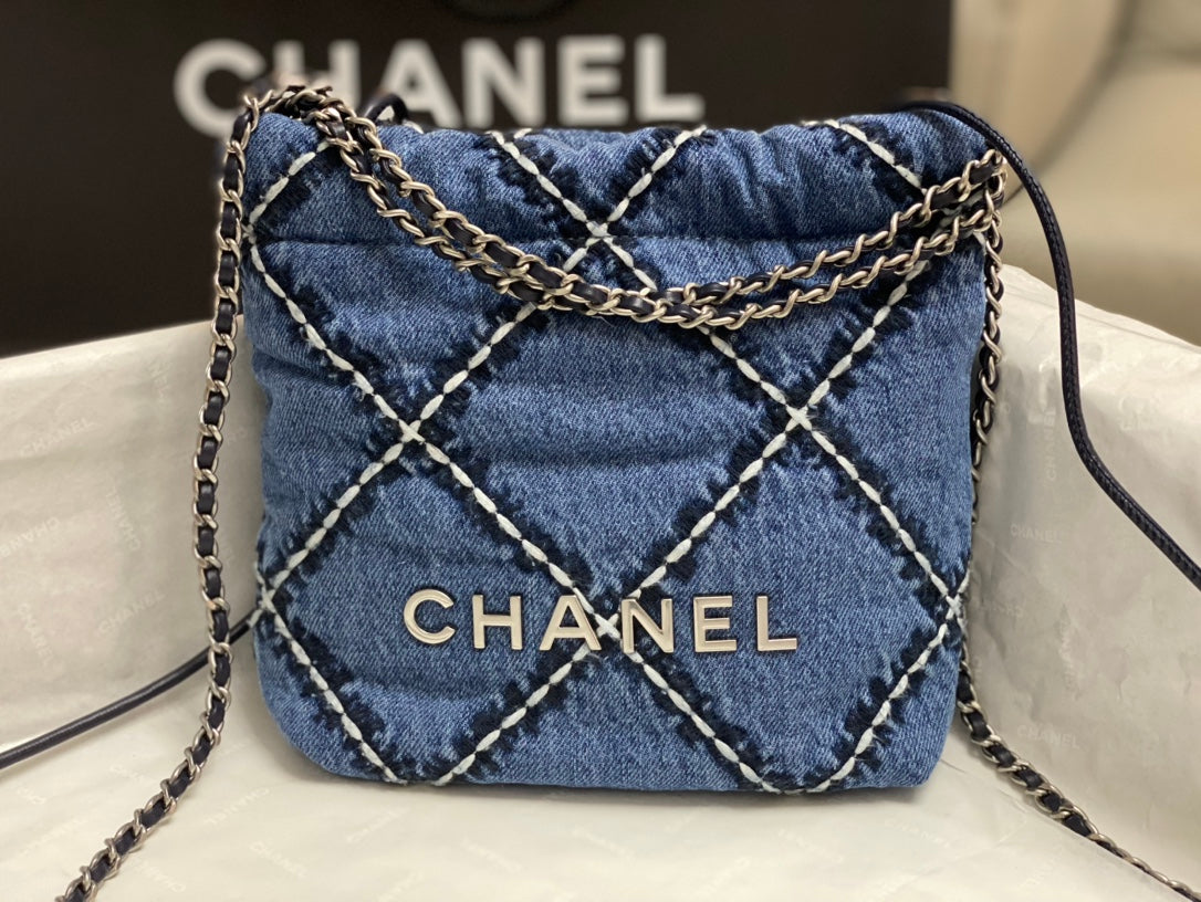 Sac à main CC HOBO 20 cm en denim avec quincaillerie argentée