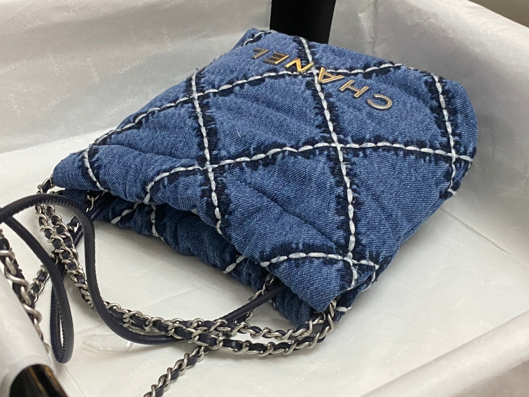 Sac à main CC HOBO 20 cm en denim avec quincaillerie argentée