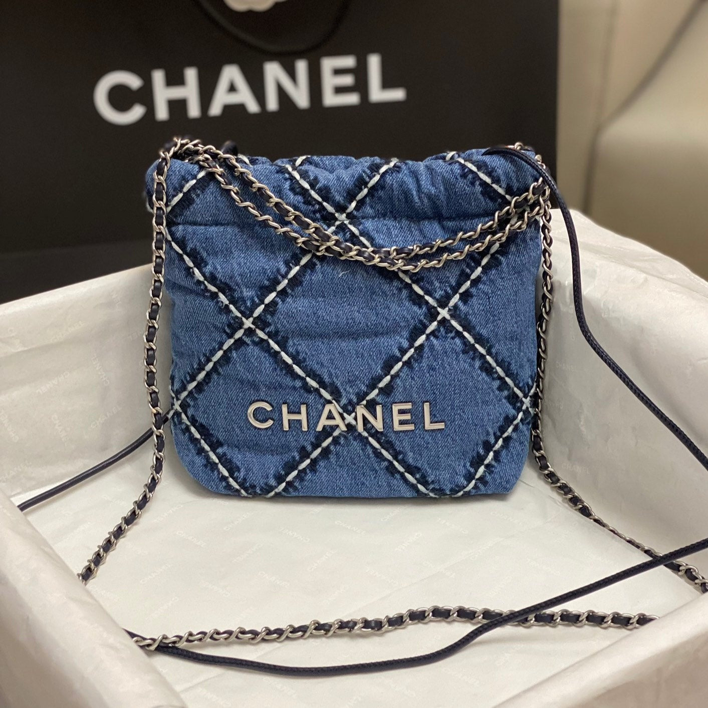 Sac à main CC HOBO 20 cm en denim avec quincaillerie argentée