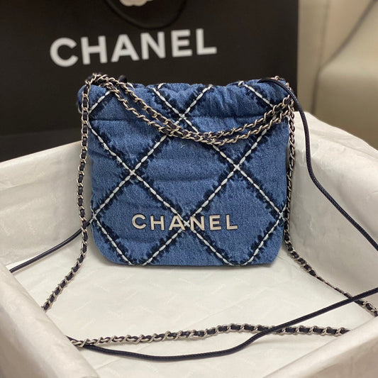 Sac à main CC HOBO 20 cm en denim avec quincaillerie argentée