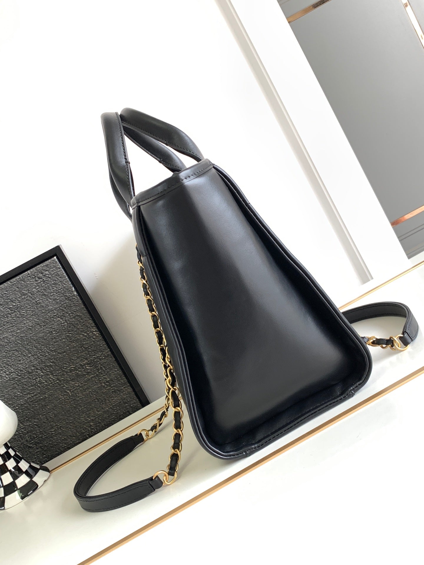 Sac cabas CC Medium Deauville 33 cm en cuir de veau noir GHW