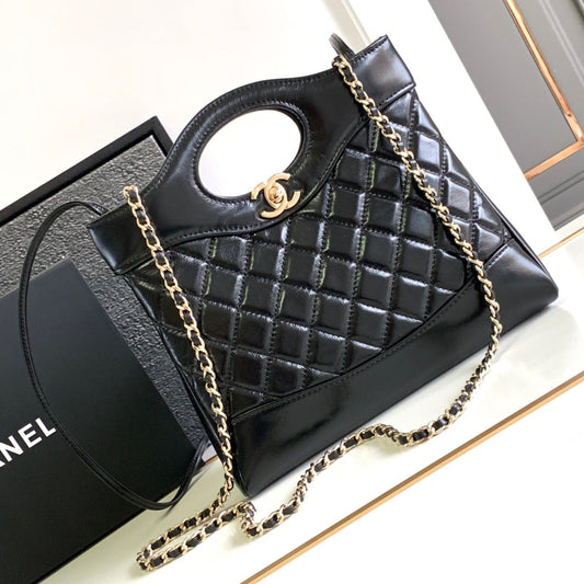 Mini sac shopping cc 24s31 22 cm en cuir d'agneau noir et accessoires dorés