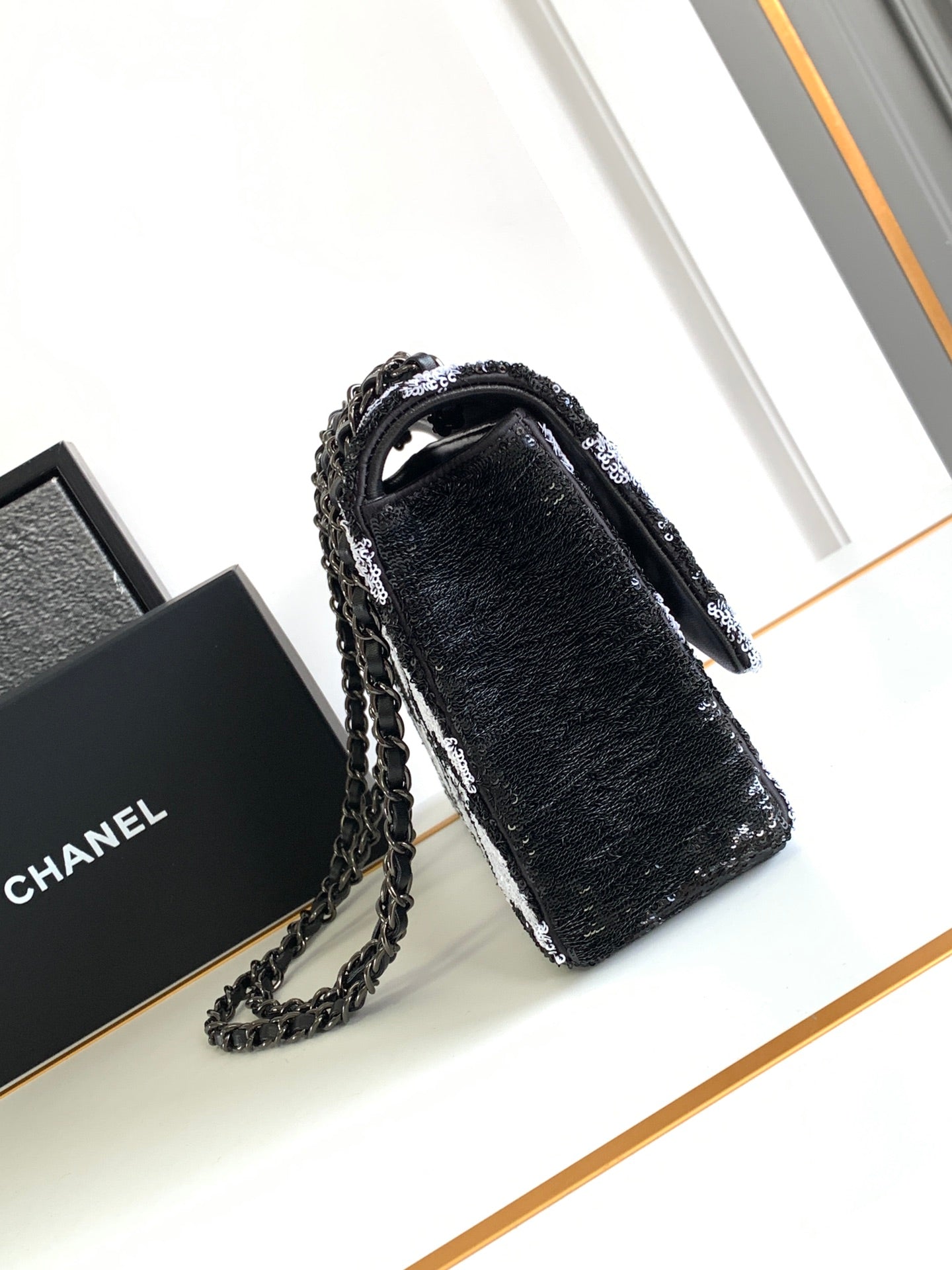 sac à rabat moyen 25 noir gris paillettes matériel argenté