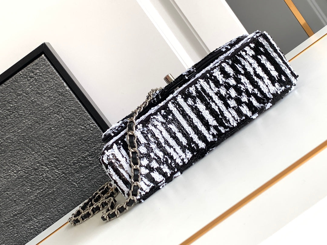 sac à rabat moyen 25 noir blanc paillettes matériel argenté