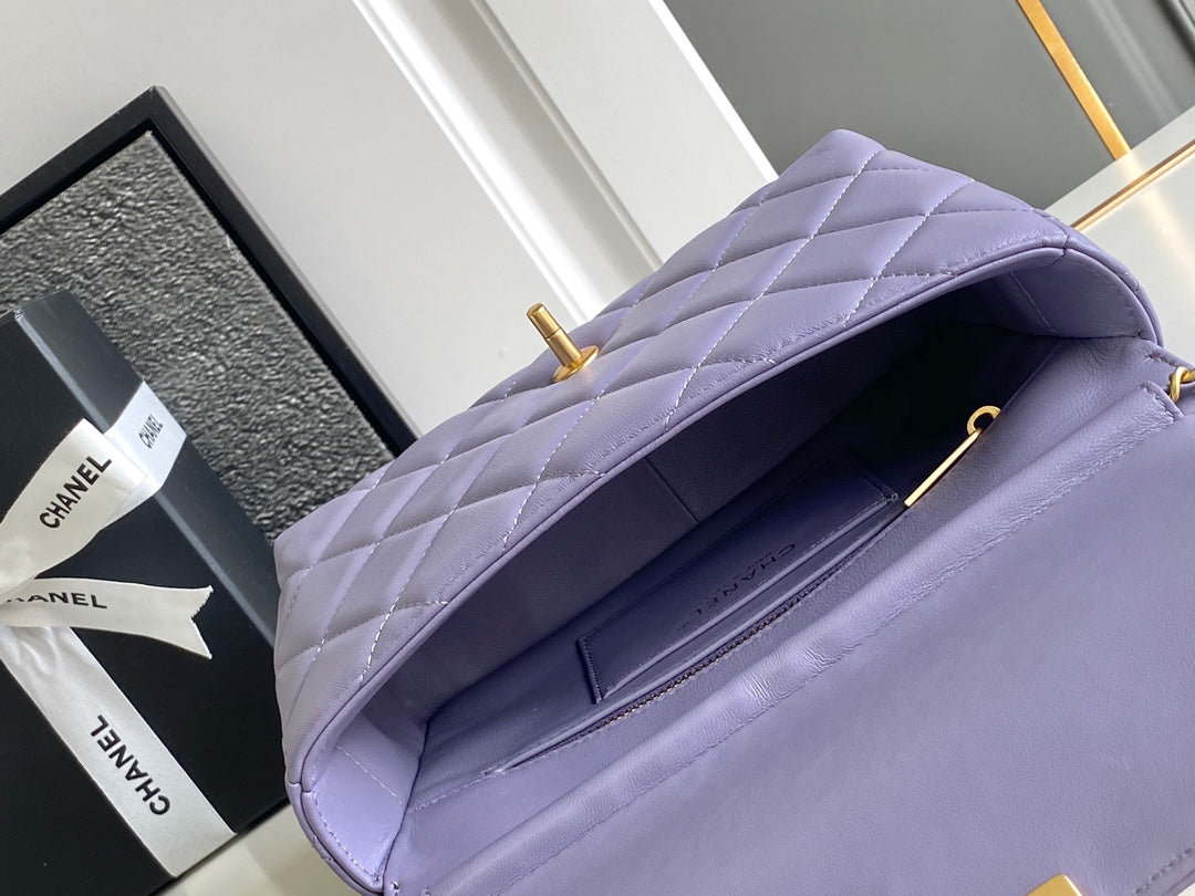 Sac à rabat CC Medium 22 en cuir d'agneau violet clair, matériel doré