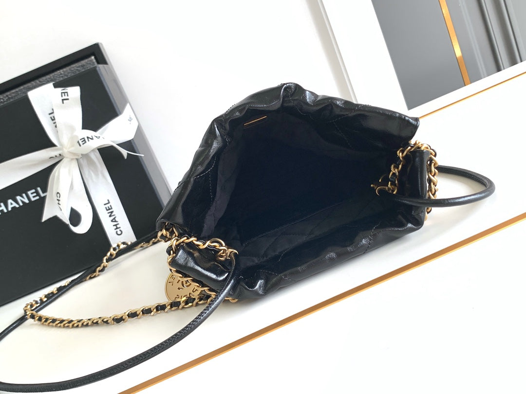 Sac hobo 24a cc 22 20 cm en cuir d'agneau noir et métal doré nacré