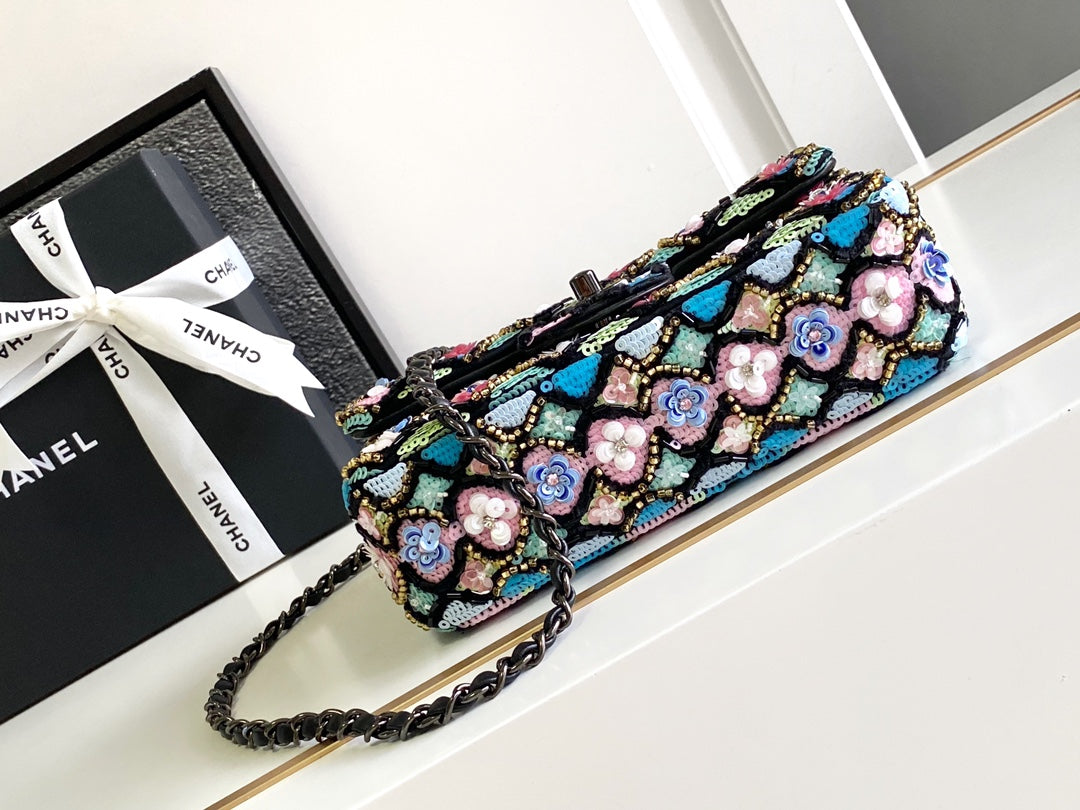 CC 24a フラップバッグ 20cm スパンコール サテン ブラック金具
