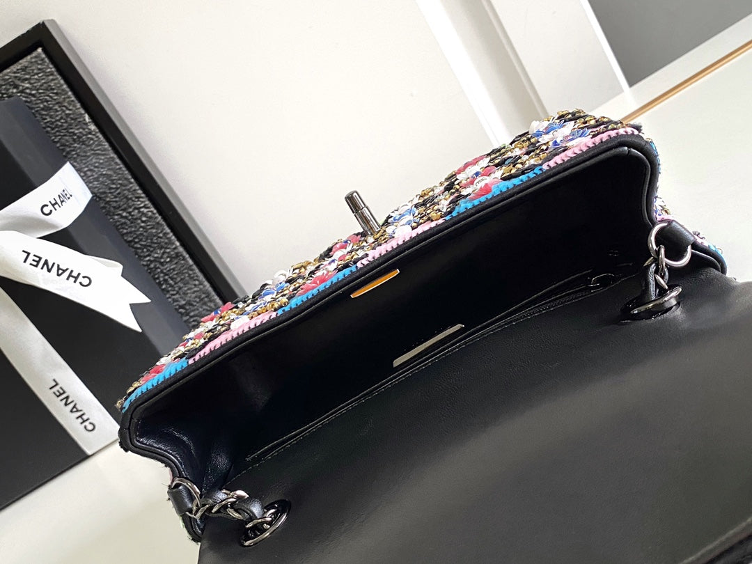 CC 24a フラップバッグ 20cm スパンコール サテン ブラック金具