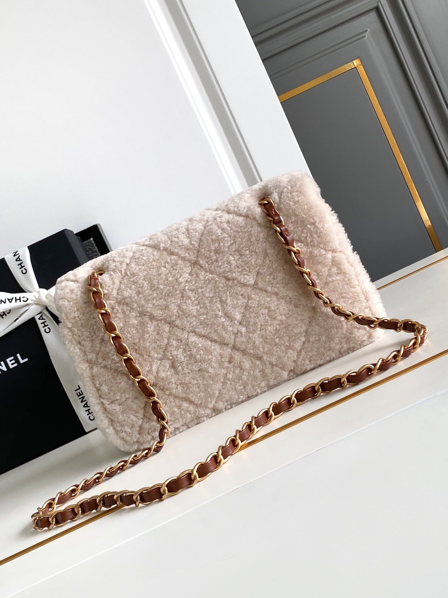 Flap Bag Small 23cm White Brown Sherling Lambskin Gold Hardware