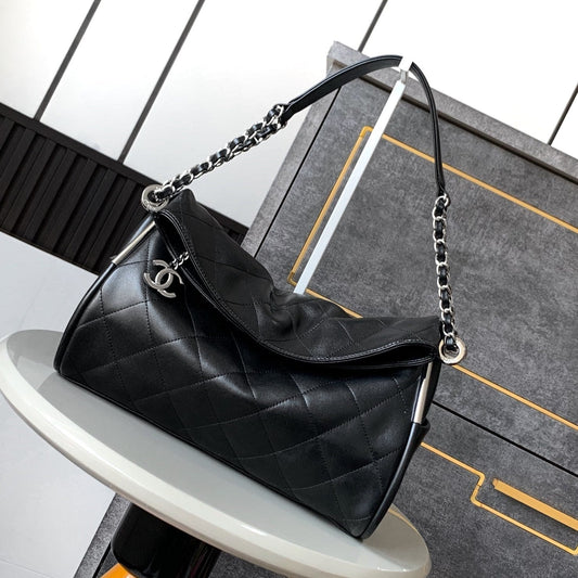 Sac Hobo CC Vintage 30 cm en cuir d'agneau noir et métal argenté