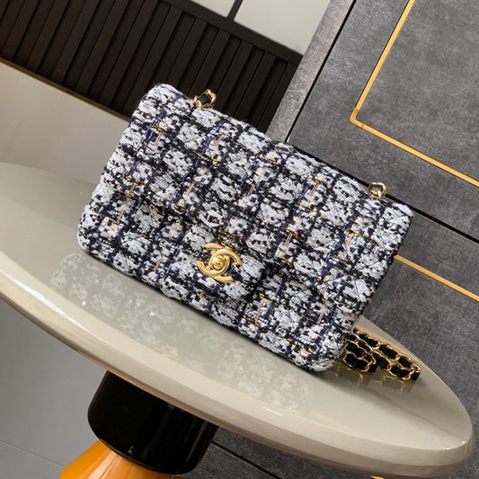 Mini sac à rabat 20 cm noir et blanc en tweed à paillettes