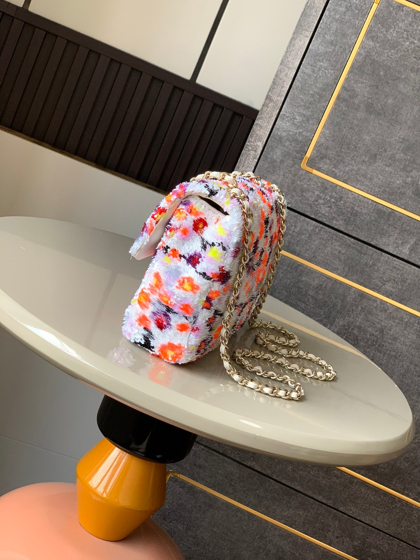 Mini sac à rabat 20 cm blanc orange à paillettes
