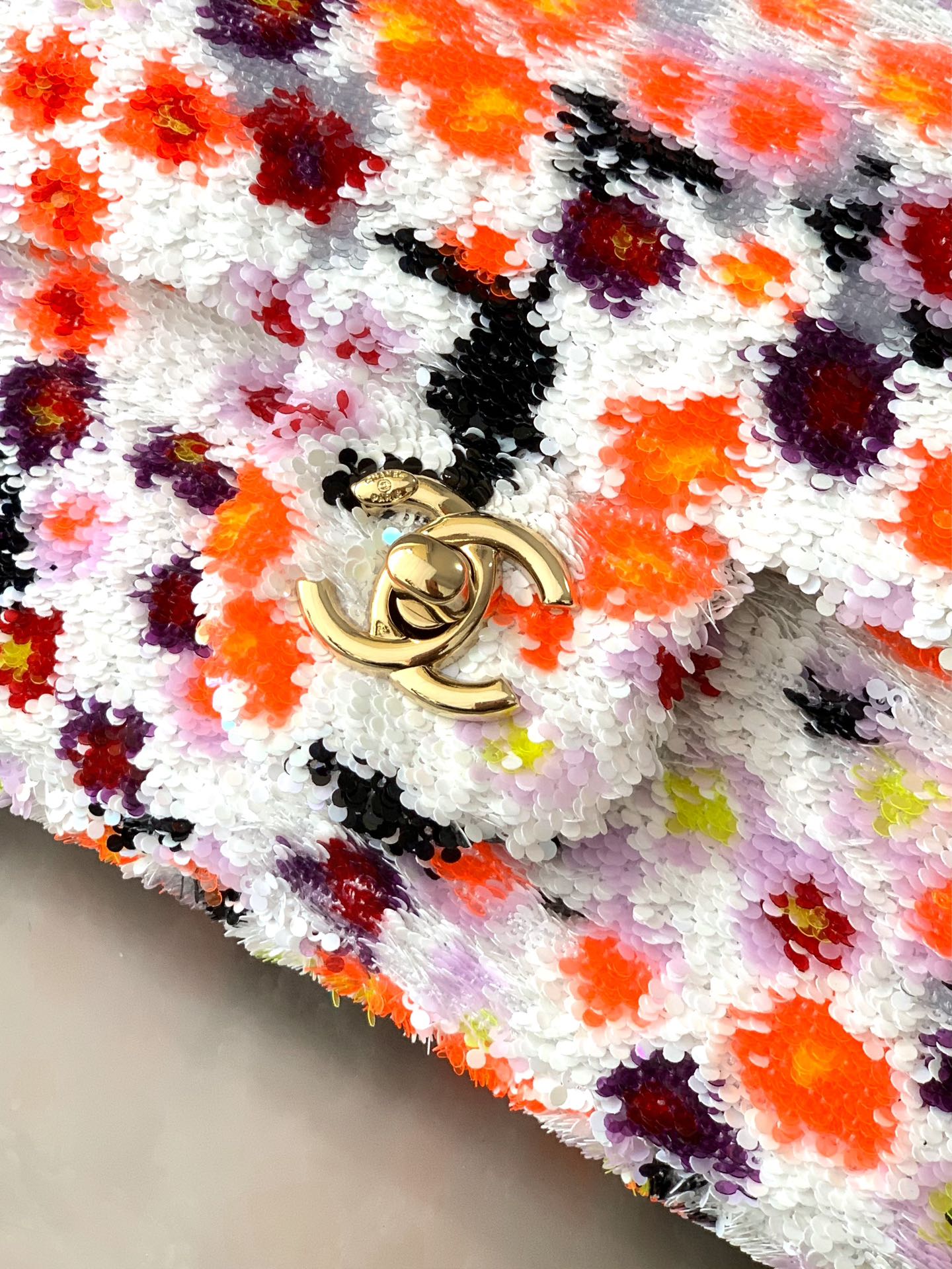 Mini sac à rabat 20 cm blanc orange à paillettes