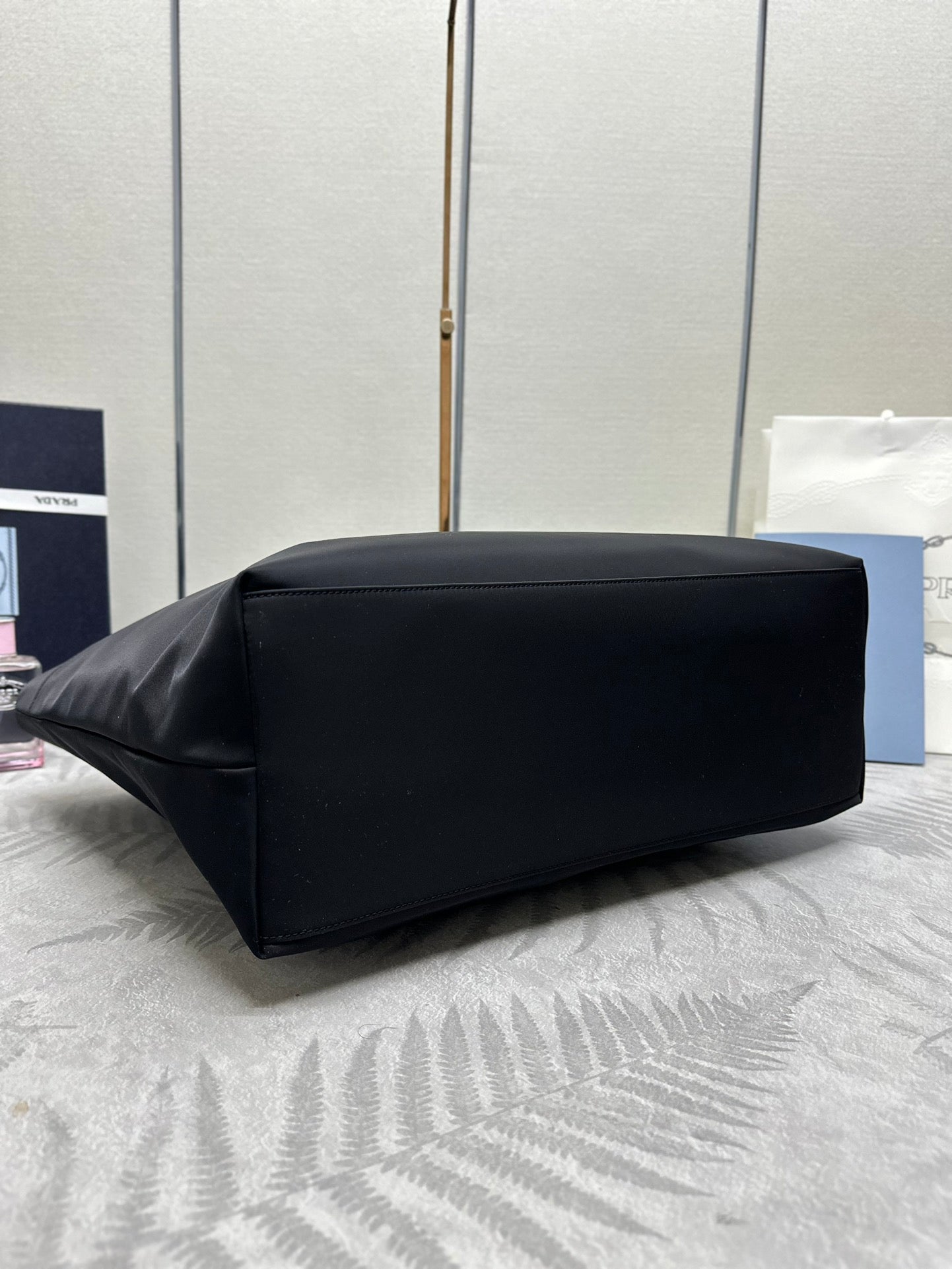 SAC CABAS MOYEN 40 EN TISSU RE-NYLON NOIR