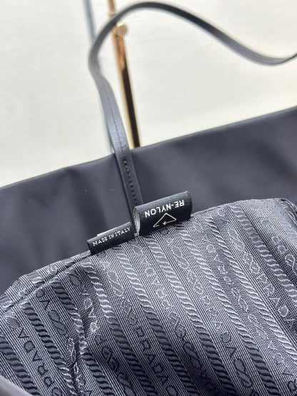 SAC CABAS MOYEN 40 EN TISSU RE-NYLON NOIR