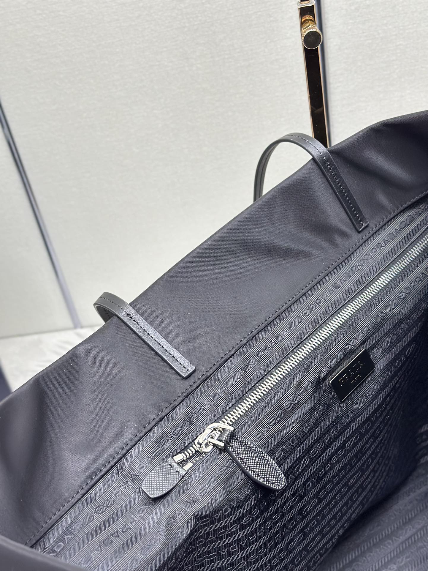 SAC CABAS MOYEN 40 EN TISSU RE-NYLON NOIR