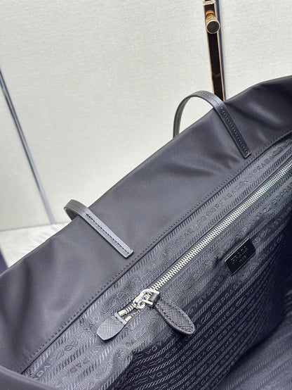 SAC CABAS MOYEN 40 EN TISSU RE-NYLON NOIR