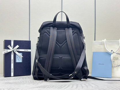 SAC À DOS À LOGO TRIANGLE 42 EN RE-NYLON NOIR