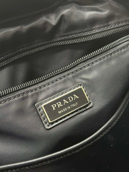 SAC À DOS À LOGO TRIANGLE 42 EN RE-NYLON NOIR