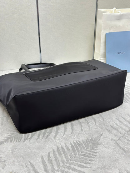 SAC CABAS CLASSIQUE 43 EN TISSU RE-NYLON NOIR