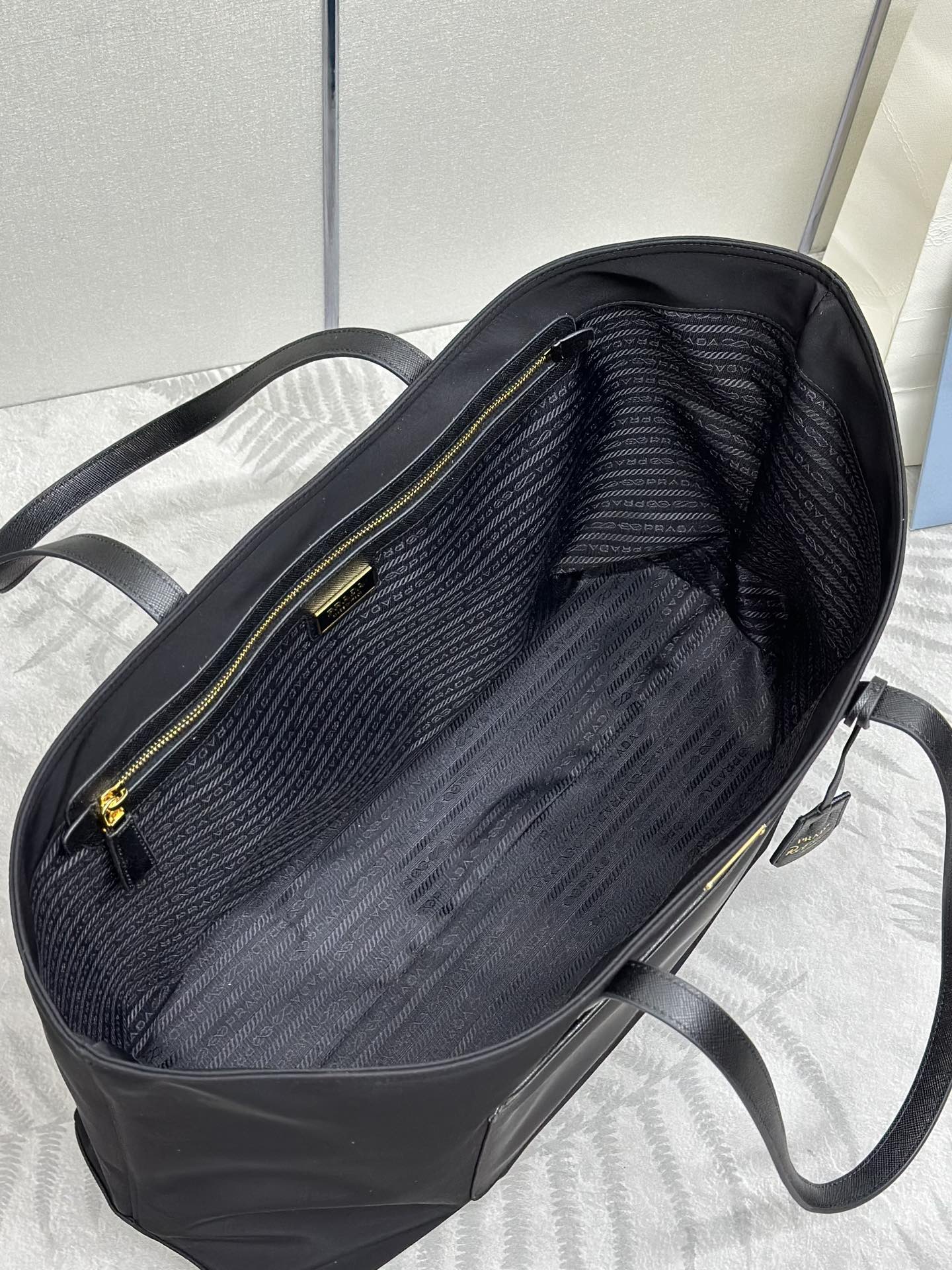 SAC CABAS CLASSIQUE 43 EN TISSU RE-NYLON NOIR