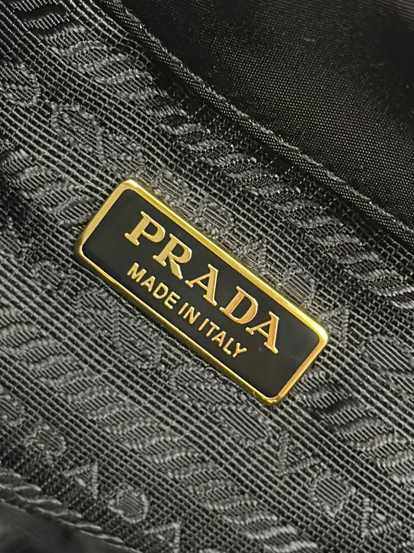 SAC SEAU 19 EN RE-NYLON NOIR ET ANSE EN CUIR DE VEAU