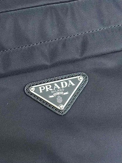 SAC À BANDOULIÈRE 32 EN NOIR RE-NYLON TRIANGLE LOGO